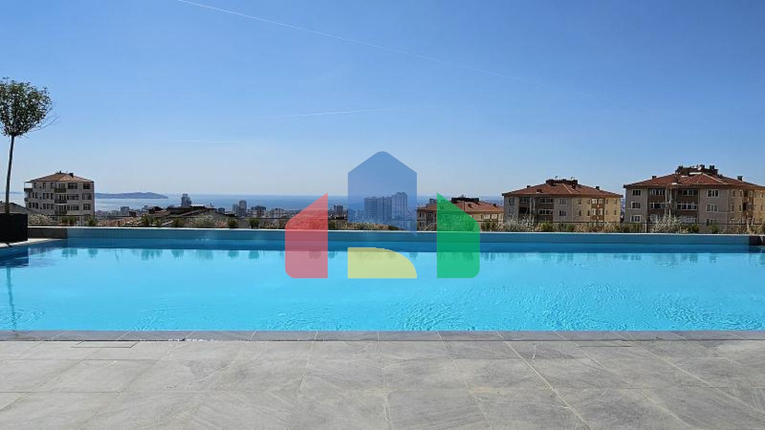 Квартира 1+1 с видом на море в Стамбуле