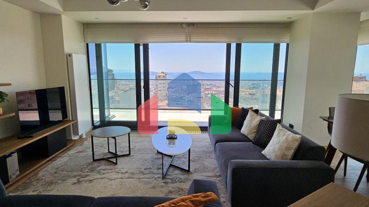 Квартира 3+1 с видом на море в Стамбуле