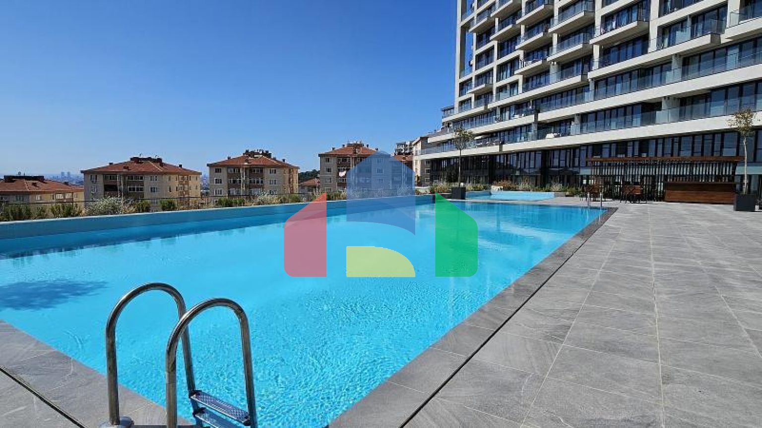 Дюплекс 4+1 с видом на море в Стамбуле