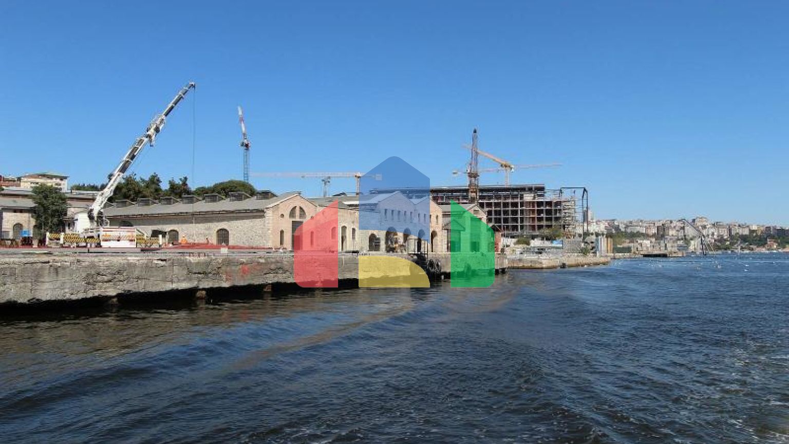 Квартира 4+1 с видом на море в Стамбуле