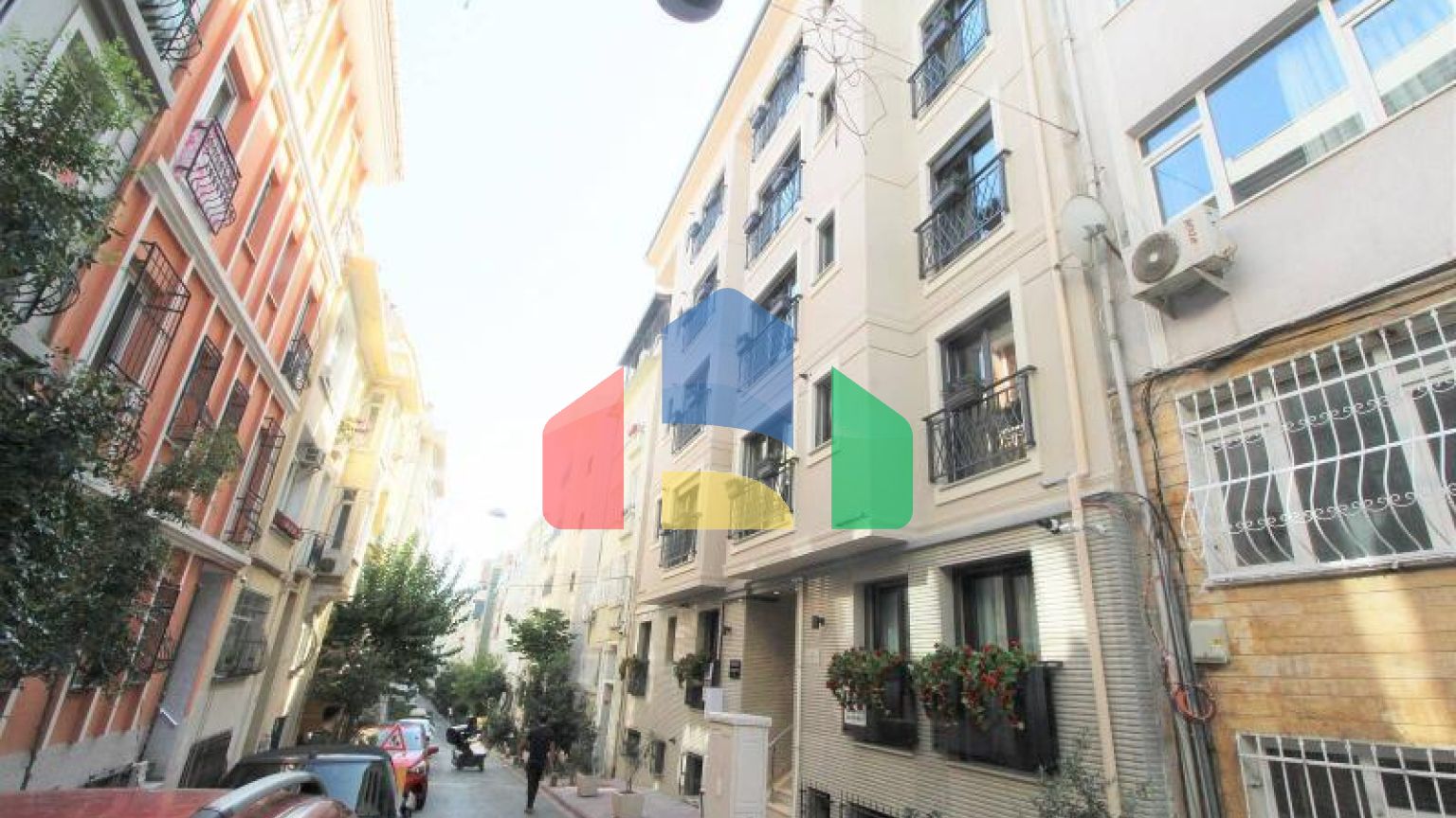 Дюплекс 4+1 с видом на море в Стамбуле