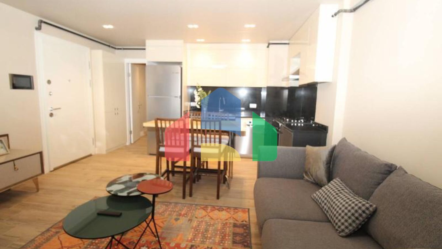 Дюплекс 4+1 с видом на море в Стамбуле