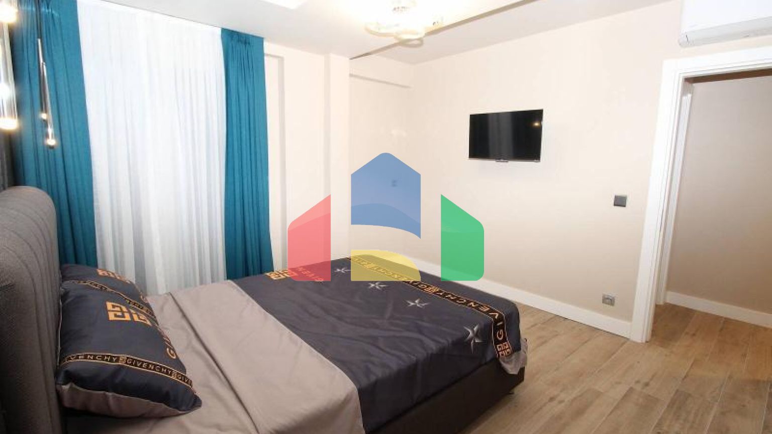 Дюплекс 4+1 с видом на море в Стамбуле