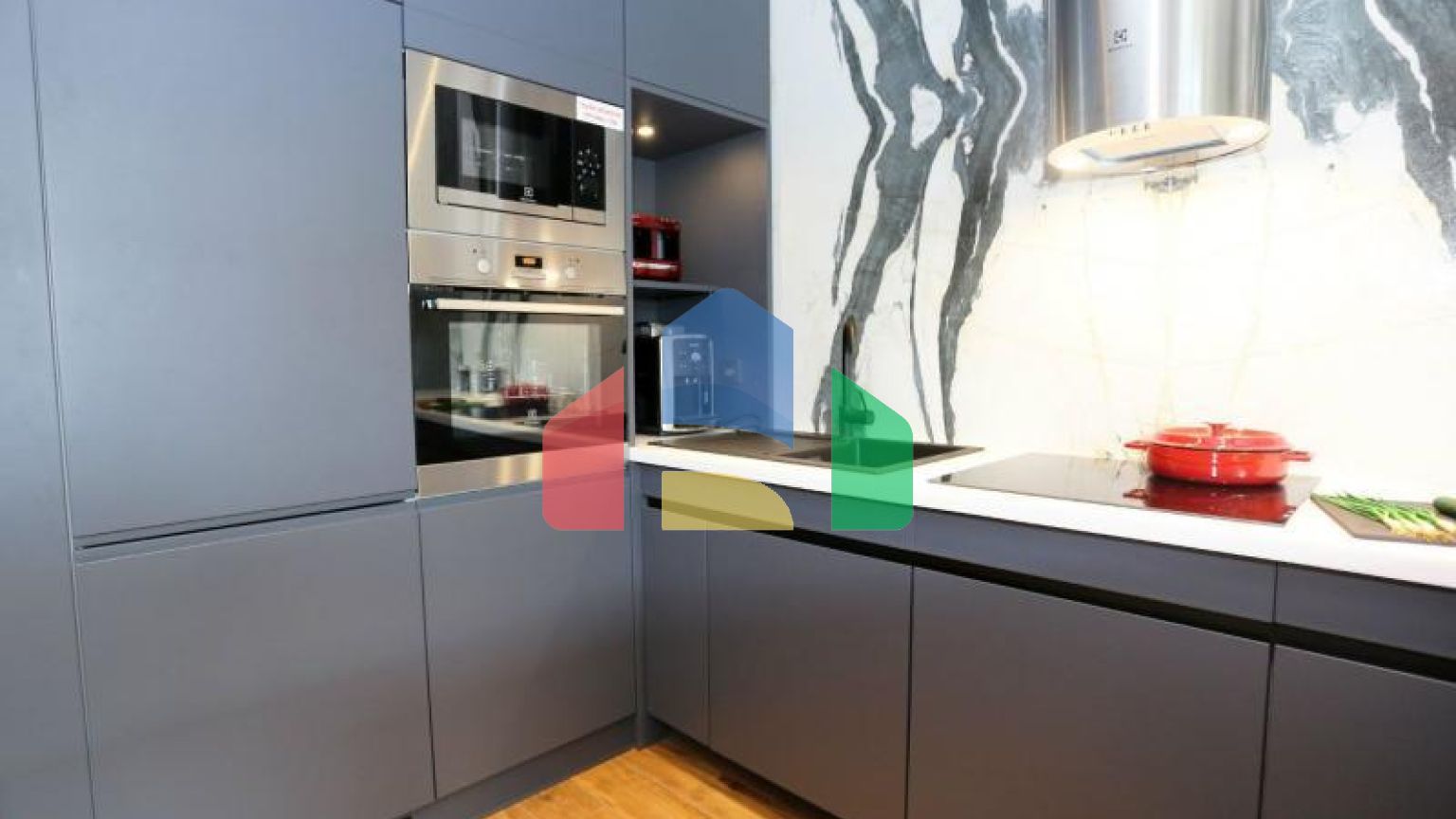 Дюплекс 2+1 с видом на море в Стамбуле