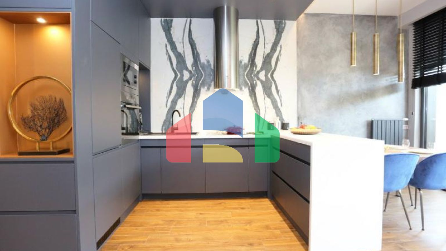 Пентхаус 3+1 с видом на море в Стамбуле