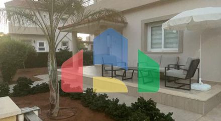 Villa on the coast of Long Beach
