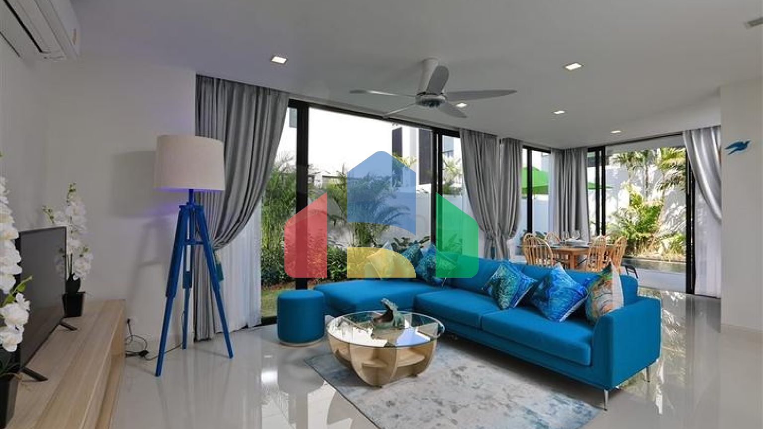 Вілла-дуплекс з трьома спальнями в новому комплексі