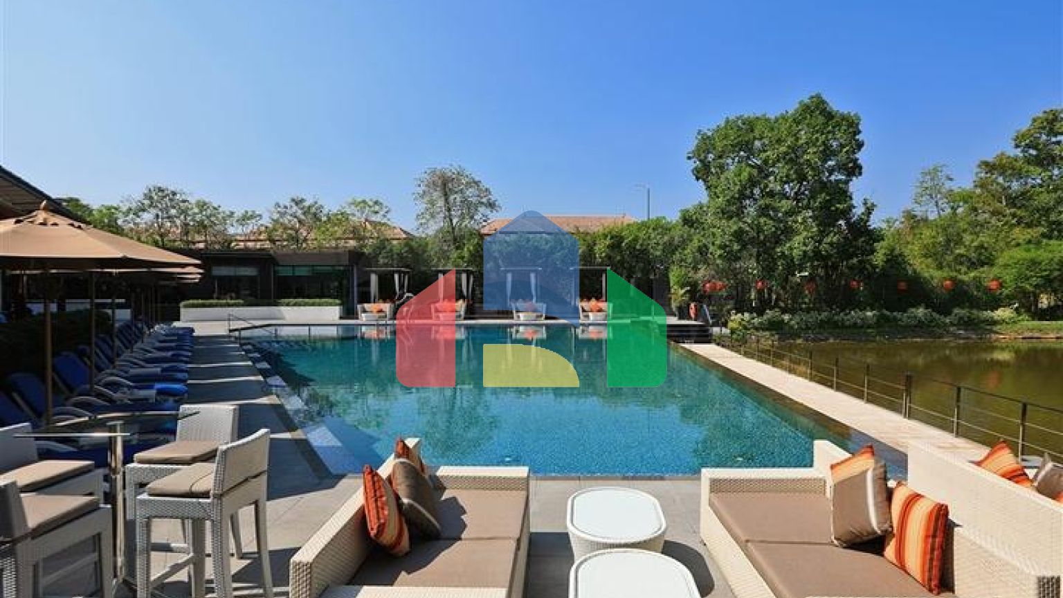 Вілла-дуплекс з трьома спальнями в новому комплексі