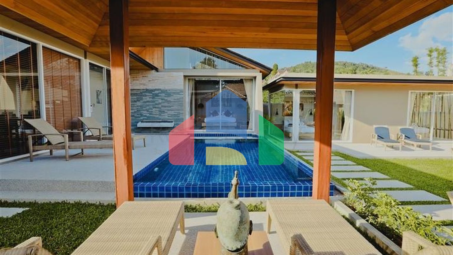 Вілли з трьома спальнями і особистим басейном в 10 хв до моря