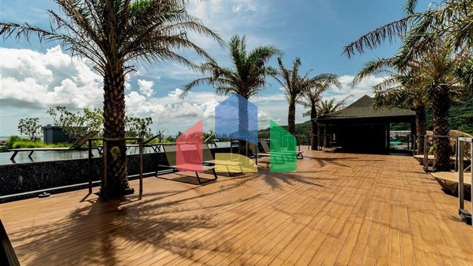 Кондоминиум с отельной инфраструктурой у пляжа Камала