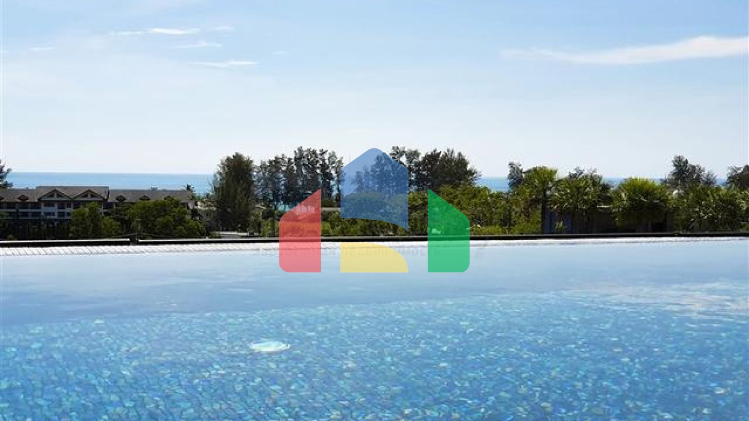 Кондоминиум с отельной инфраструктурой у пляжа Камала