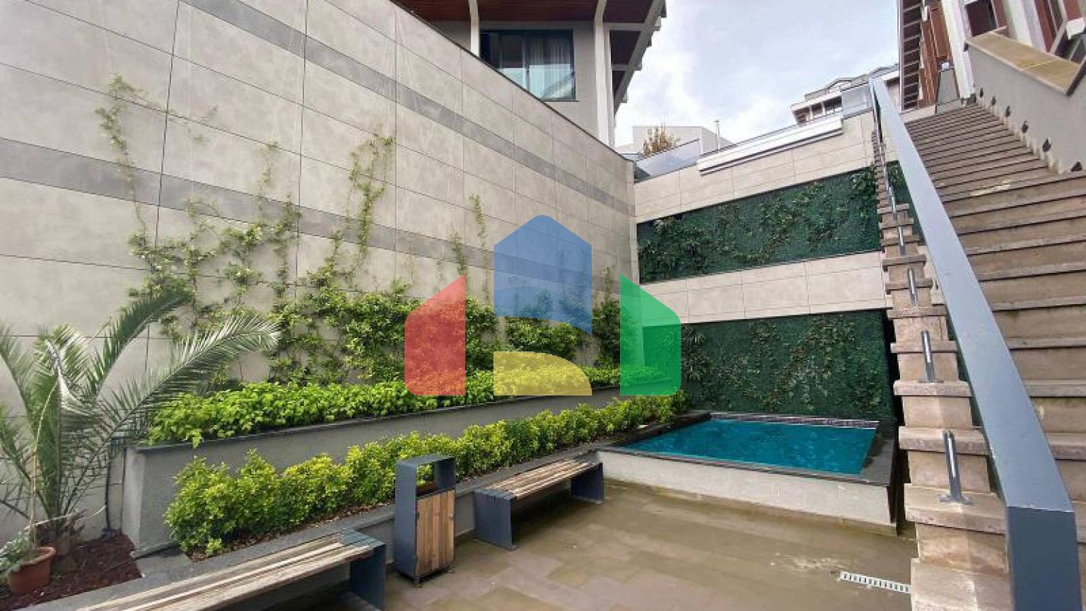 Квартира 4+1 с видом на море в Стамбуле