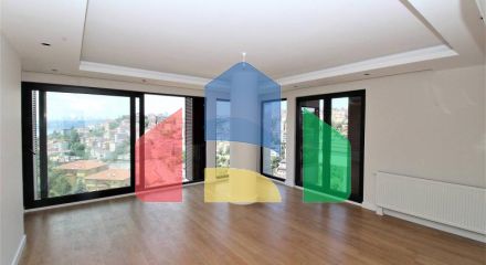 Квартира 4+1 с видом на море в Стамбуле