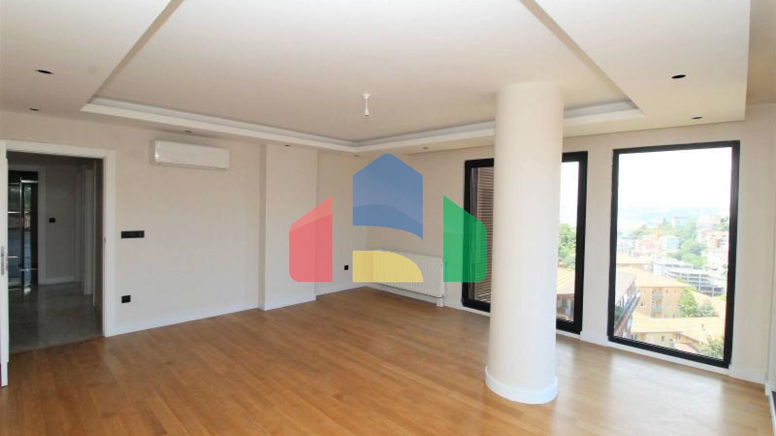 Квартира 4+1 с видом на море в Стамбуле