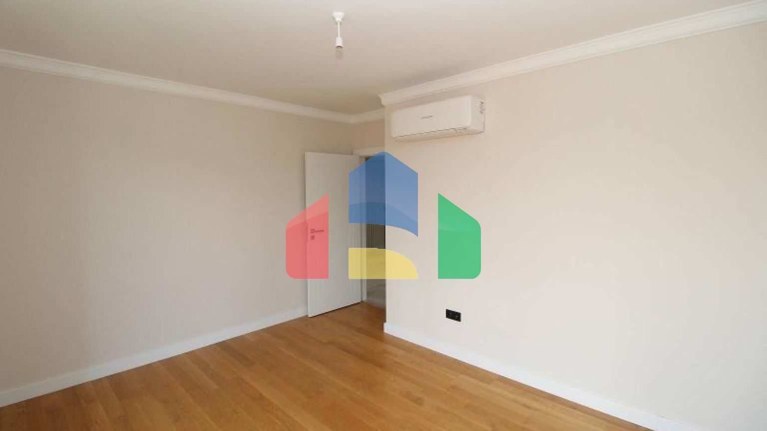 Квартира 4+1 с видом на море в Стамбуле