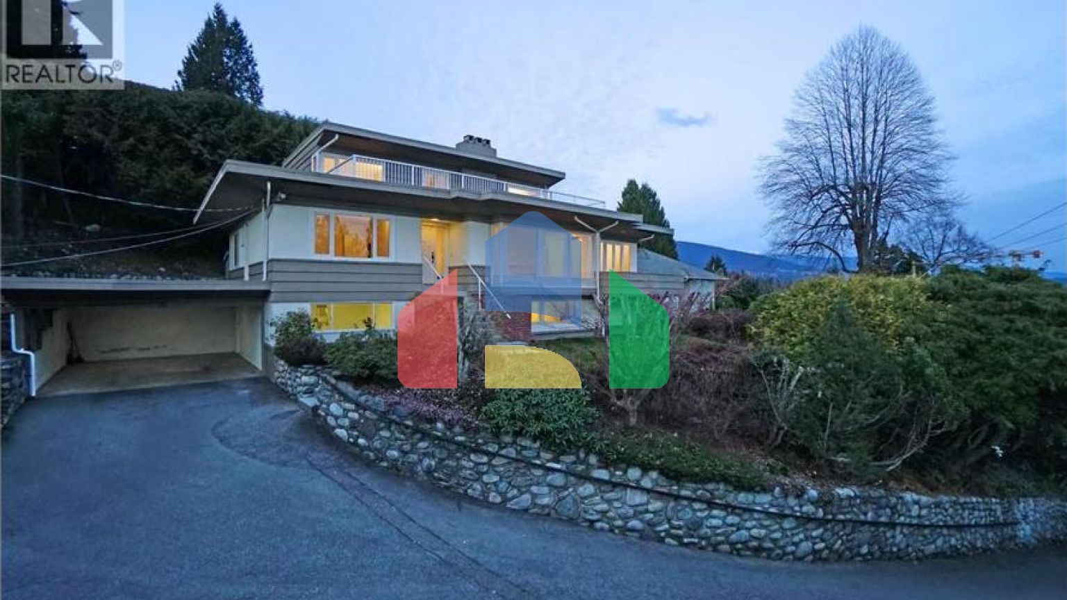 Residential - Single Family Home - West Vancouver, Canada - Canada