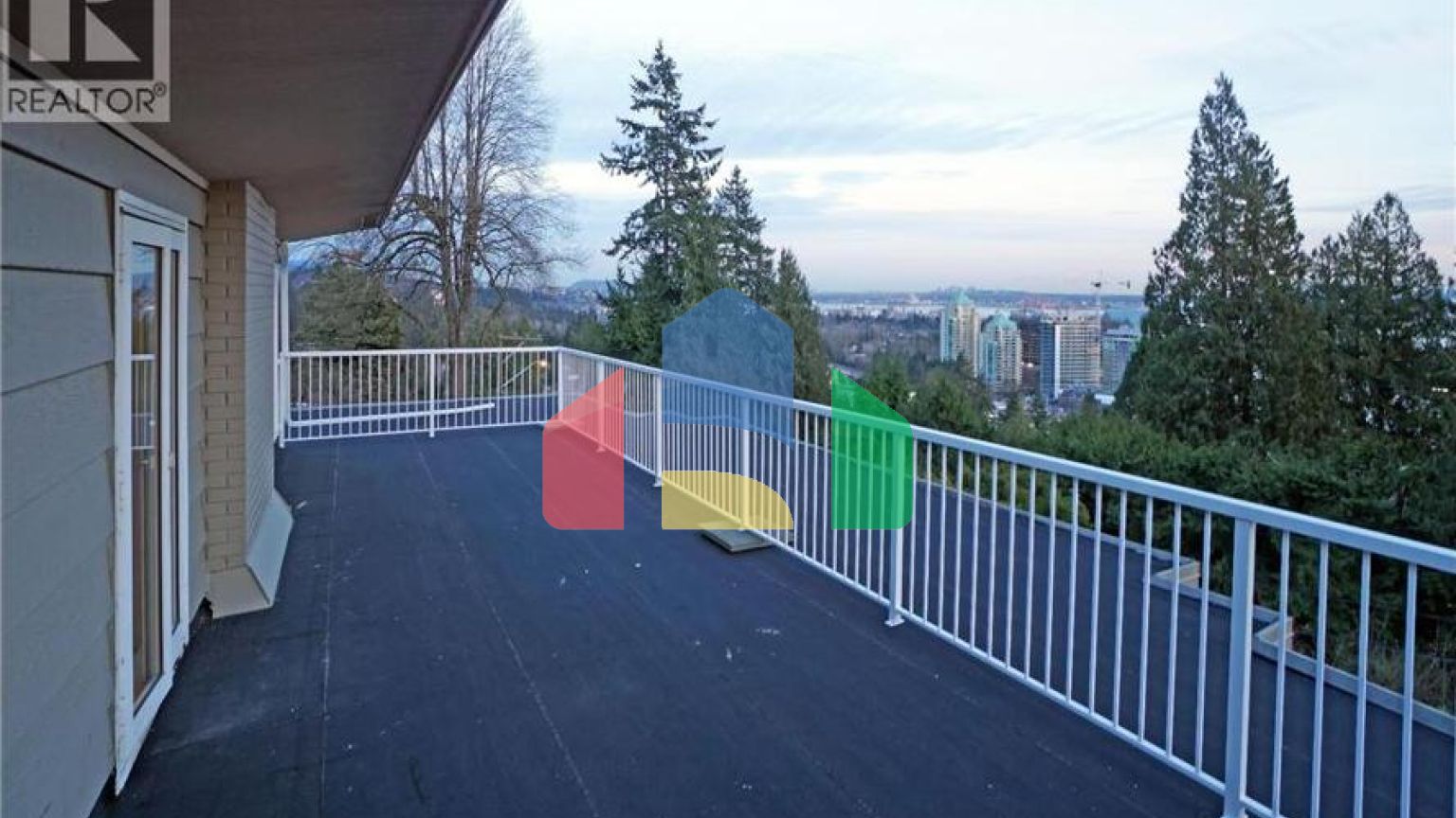 Residential - Single Family Home - West Vancouver, Canada - Canada