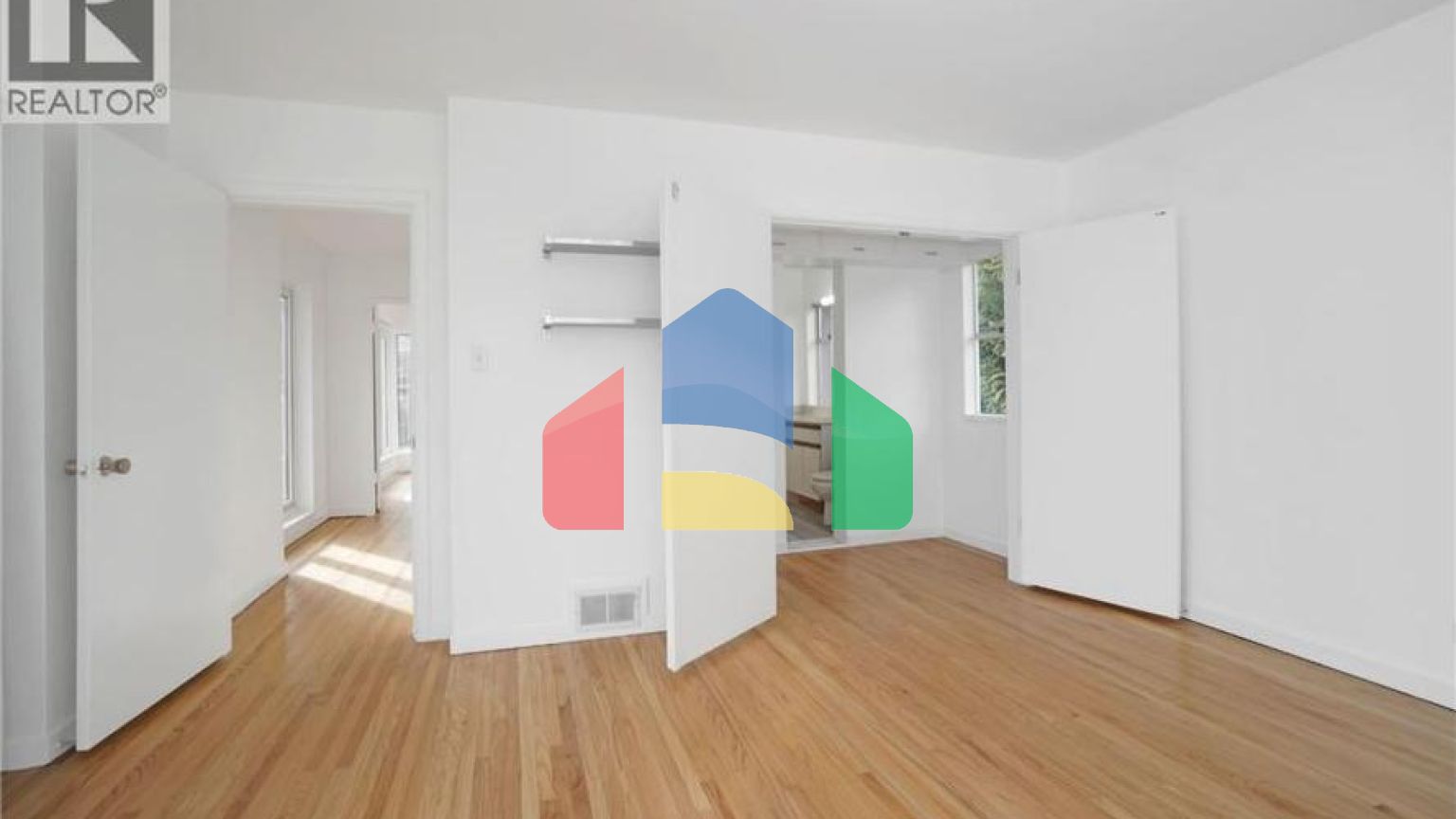 Residential - Single Family Home - West Vancouver, Canada - Canada