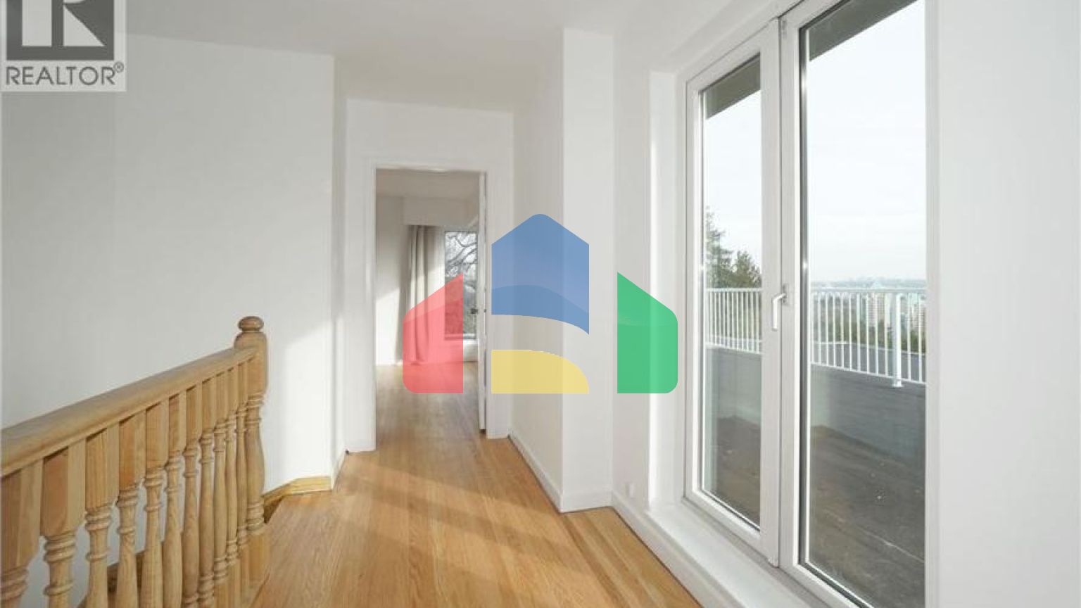 Residential - Single Family Home - West Vancouver, Canada - Canada