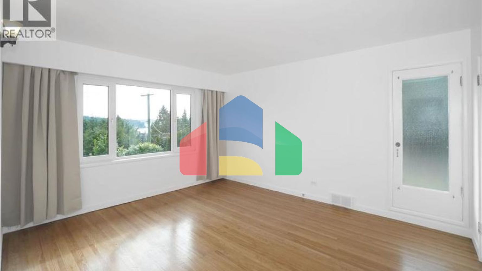 Residential - Single Family Home - West Vancouver, Canada - Canada