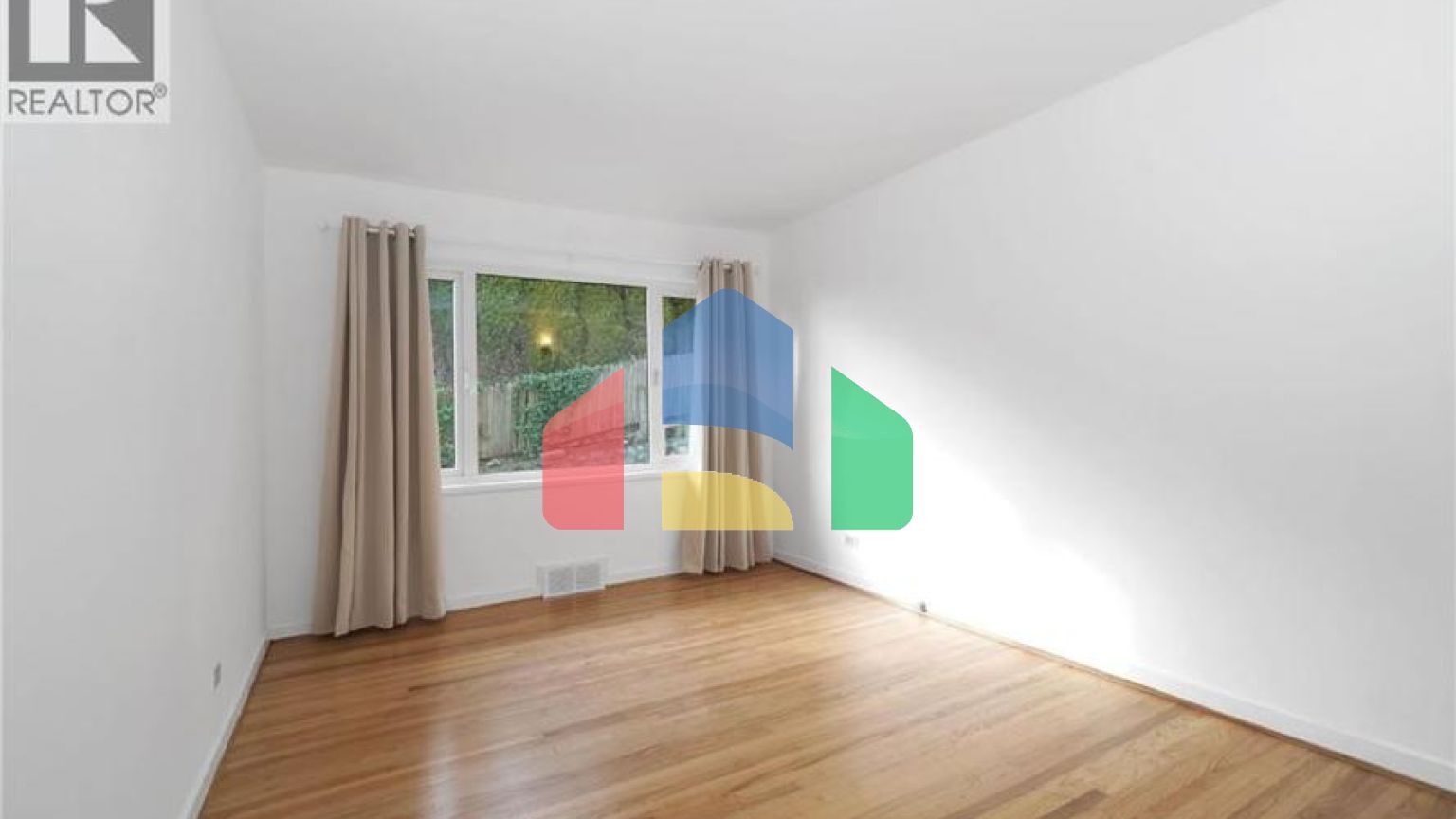 Residential - Single Family Home - West Vancouver, Canada - Canada