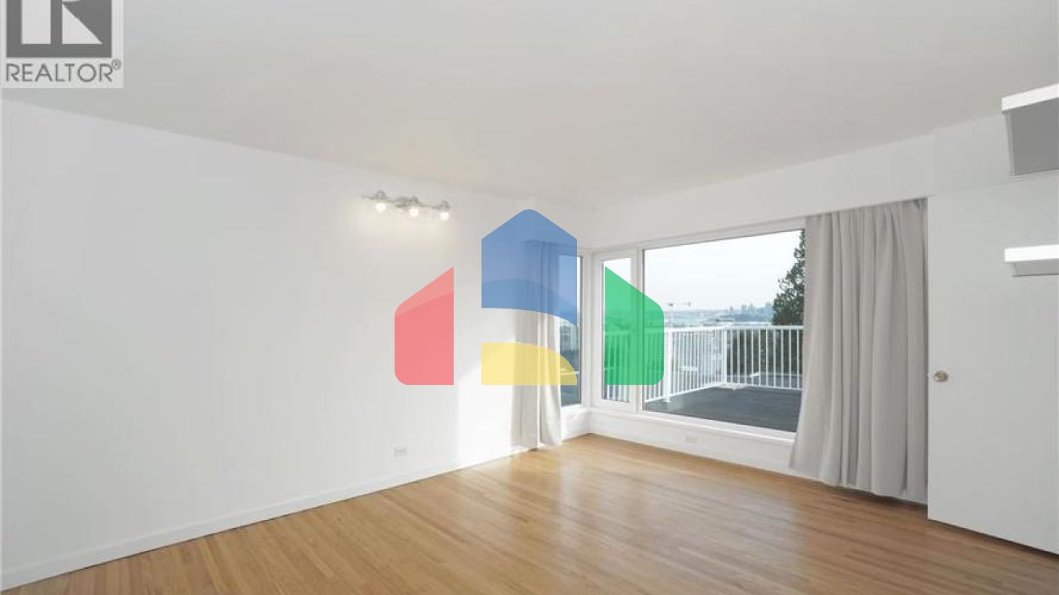 Residential - Single Family Home - West Vancouver, Canada - Canada