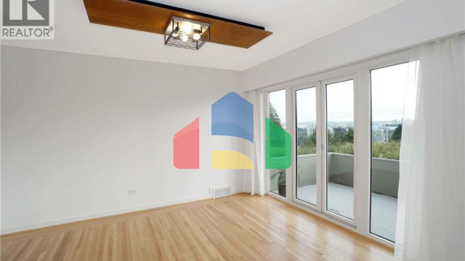 Residential - Single Family Home - West Vancouver, Canada - Canada