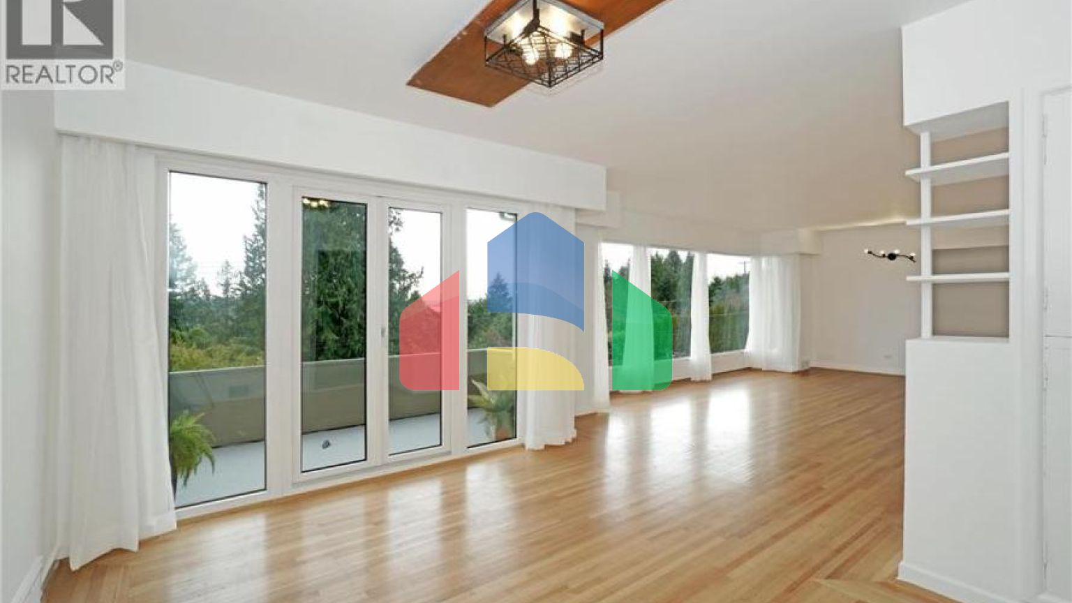 Residential - Single Family Home - West Vancouver, Canada - Canada