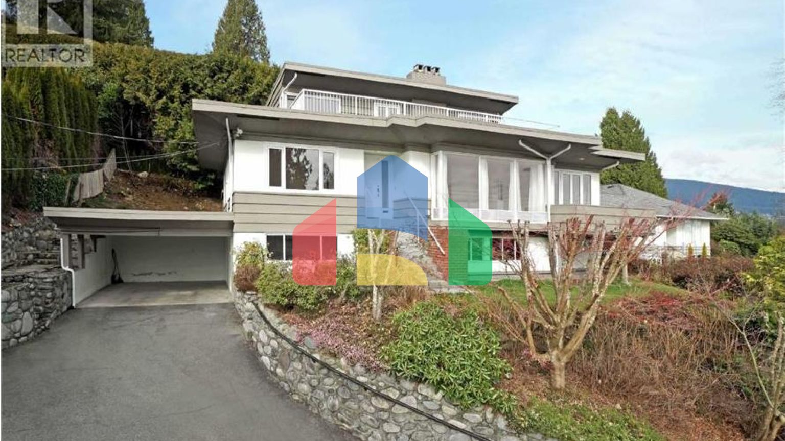 Residential - Single Family Home - West Vancouver, Canada - Canada