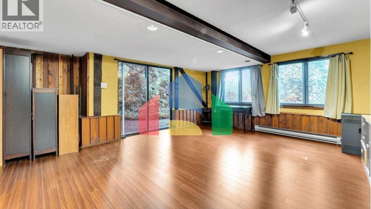 Residential - Single Family Home - West Vancouver, Canada - Canada