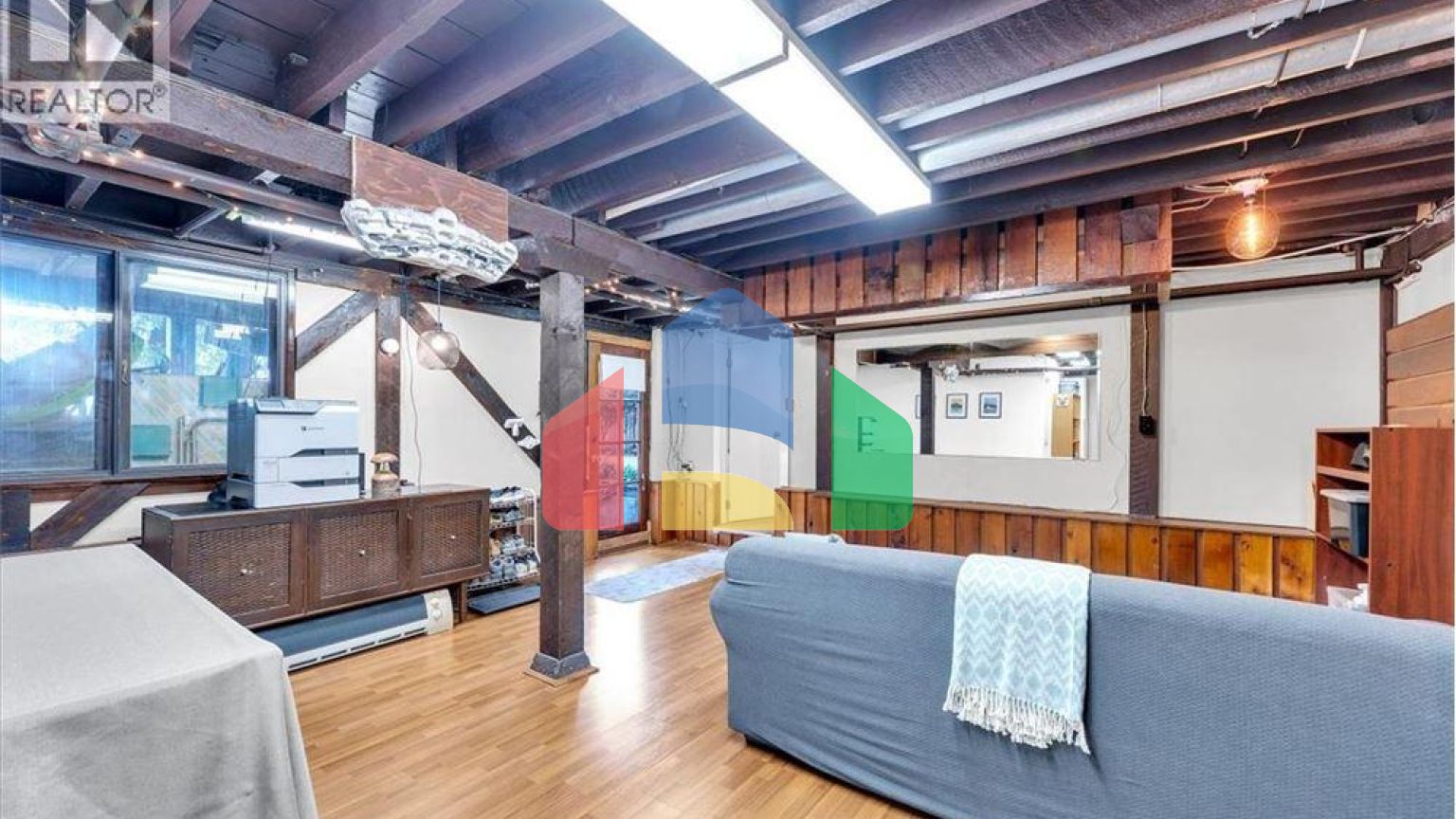 Residential - Single Family Home - West Vancouver, Canada - Canada