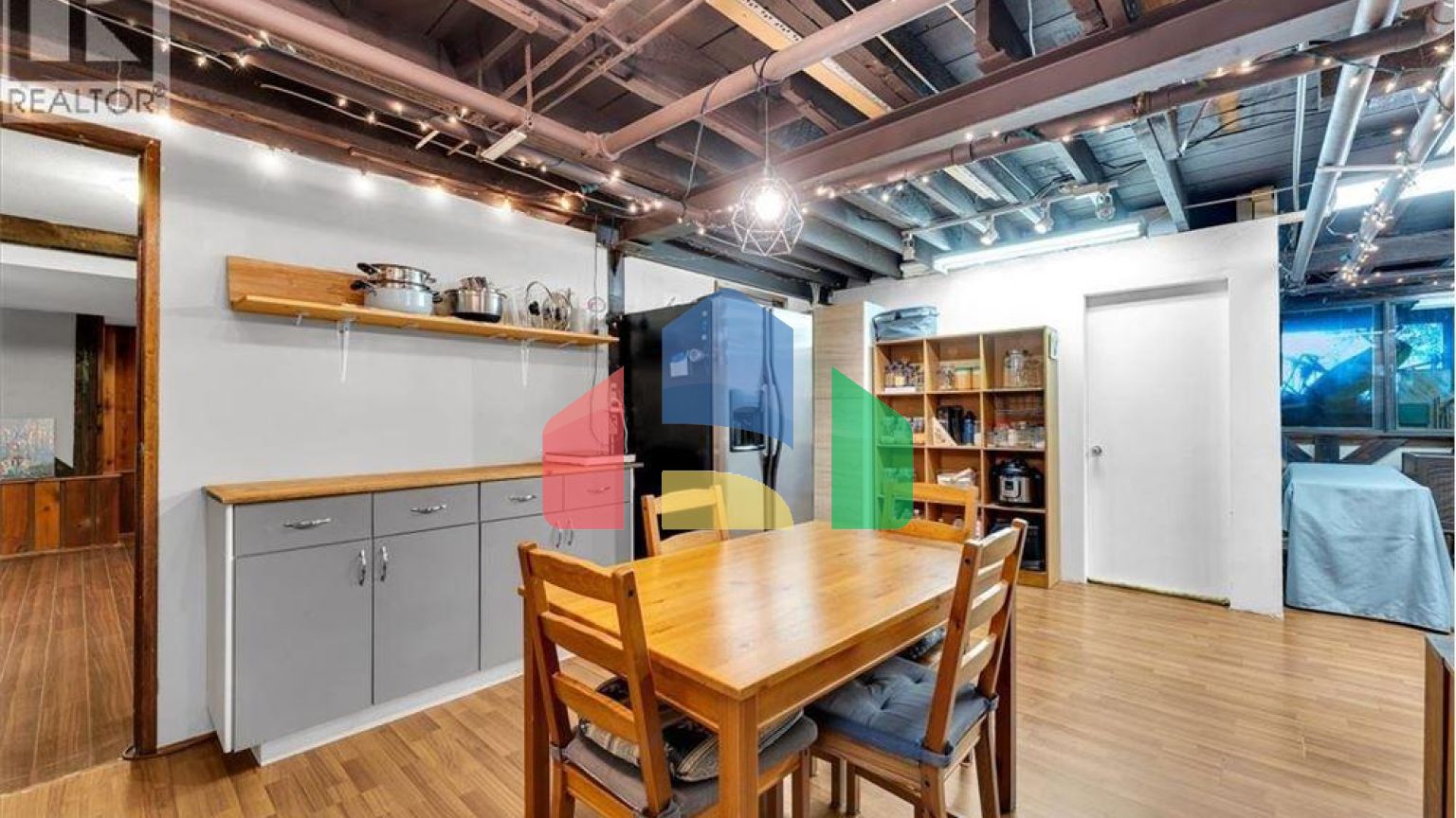 Residential - Single Family Home - West Vancouver, Canada - Canada