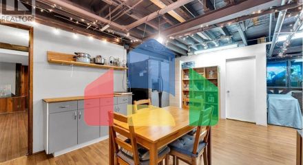 Residential - Single Family Home - West Vancouver, Canada - Canada