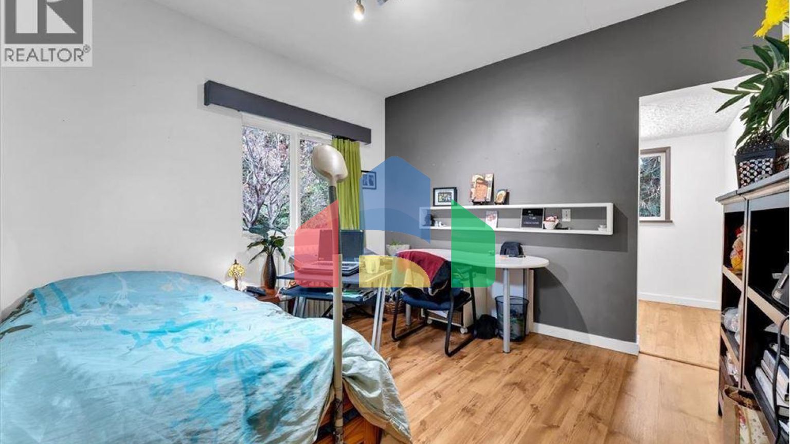 Residential - Single Family Home - West Vancouver, Canada - Canada