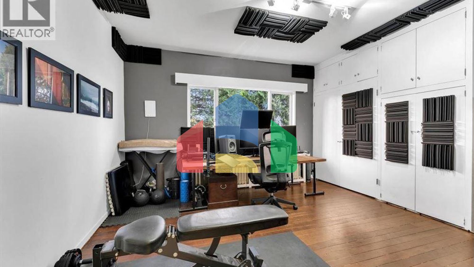 Residential - Single Family Home - West Vancouver, Canada - Canada