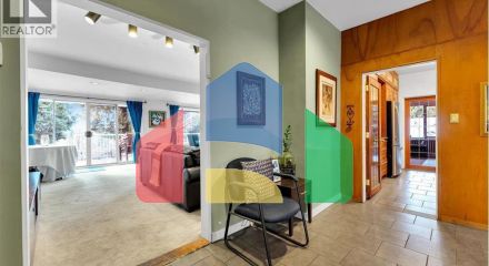 Residential - Single Family Home - West Vancouver, Canada - Canada