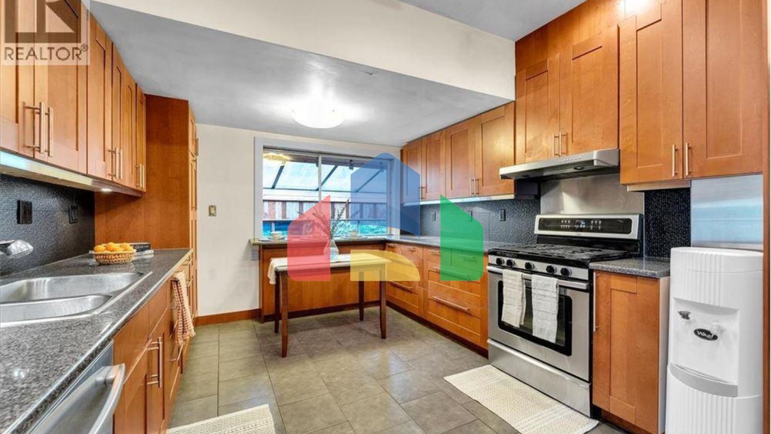 Residential - Single Family Home - West Vancouver, Canada - Canada