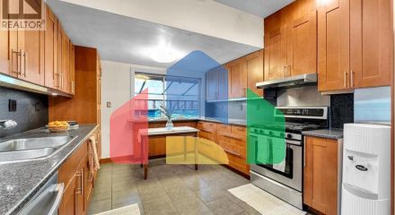 Residential - Single Family Home - West Vancouver, Canada - Canada