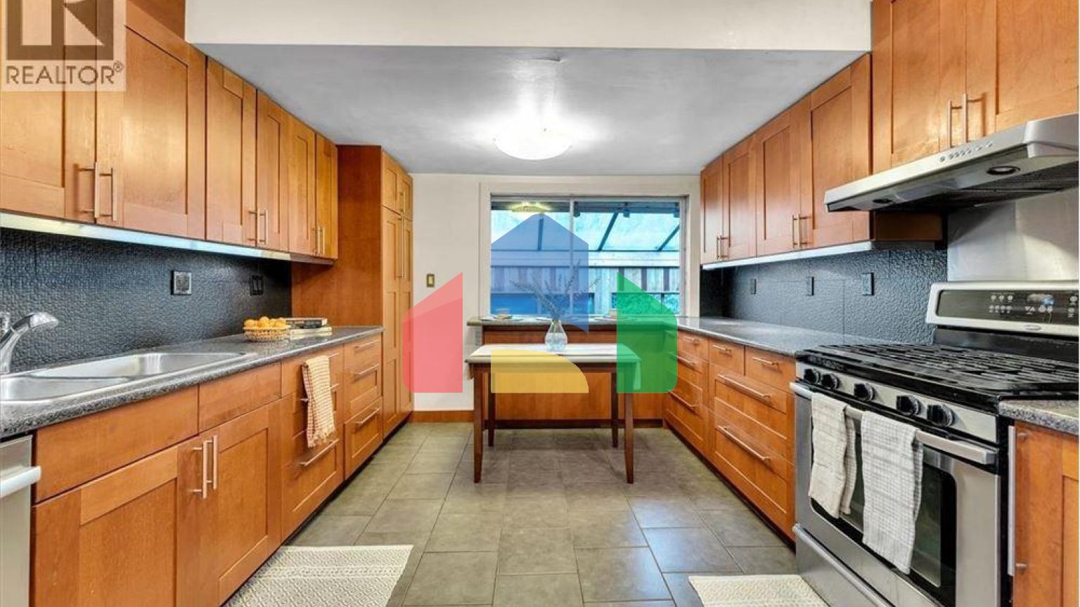 Residential - Single Family Home - West Vancouver, Canada - Canada