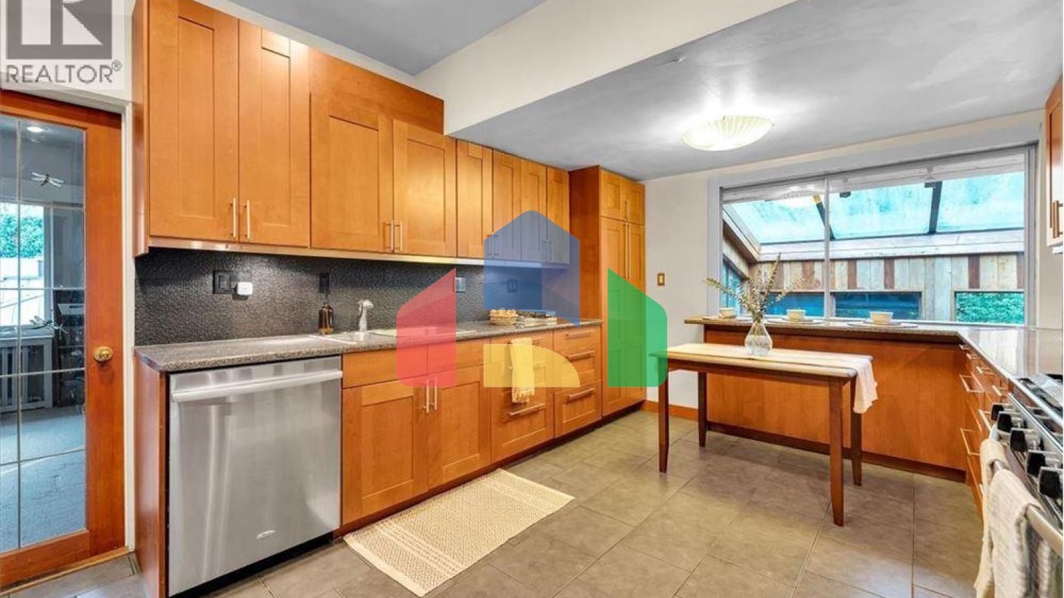 Residential - Single Family Home - West Vancouver, Canada - Canada