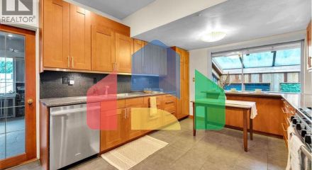 Residential - Single Family Home - West Vancouver, Canada - Canada