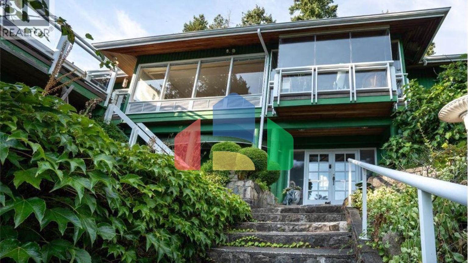 Residential - Single Family Home - West Vancouver, Canada - Canada