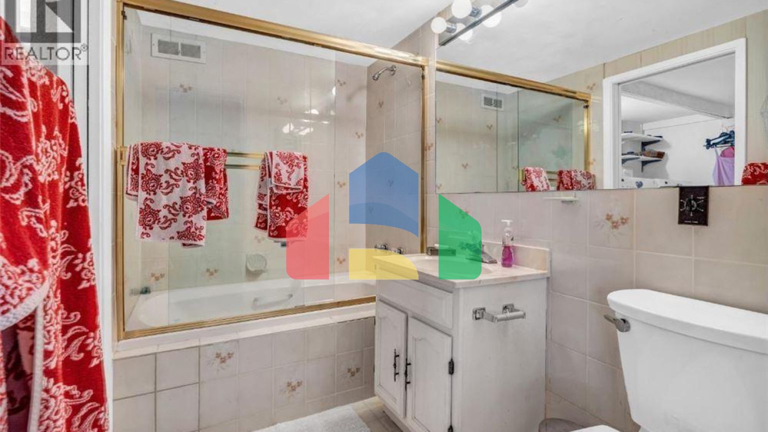 Residential - Single Family Home - West Vancouver, Canada - Canada