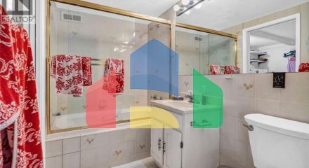 Residential - Single Family Home - West Vancouver, Canada - Canada