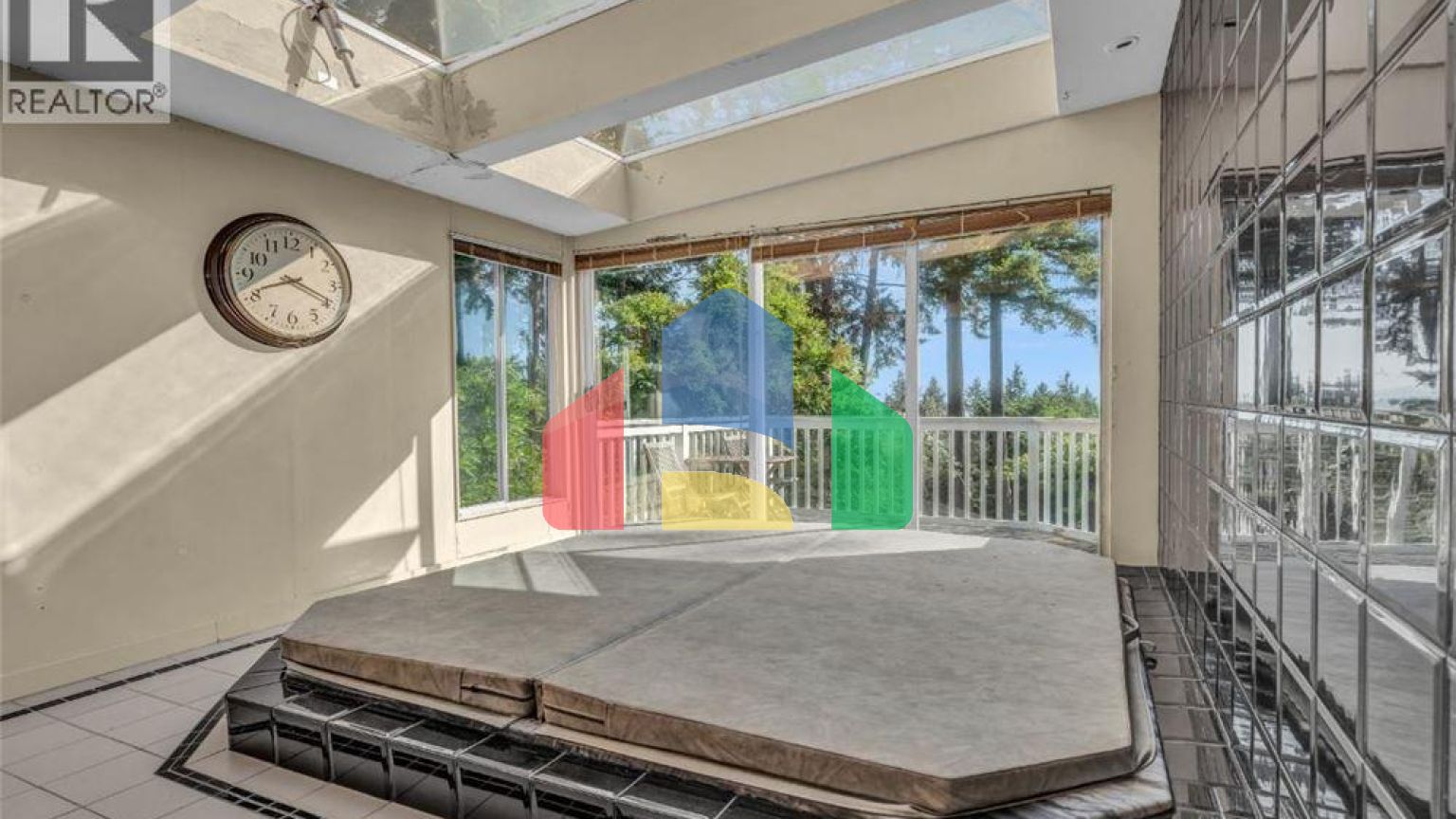 Residential - Single Family Home - West Vancouver, Canada - Canada