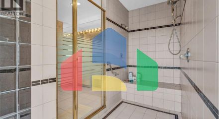 Residential - Single Family Home - West Vancouver, Canada - Canada