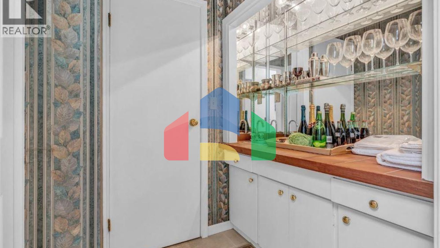 Residential - Single Family Home - West Vancouver, Canada - Canada