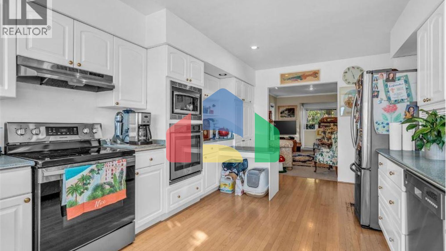 Residential - Single Family Home - West Vancouver, Canada - Canada