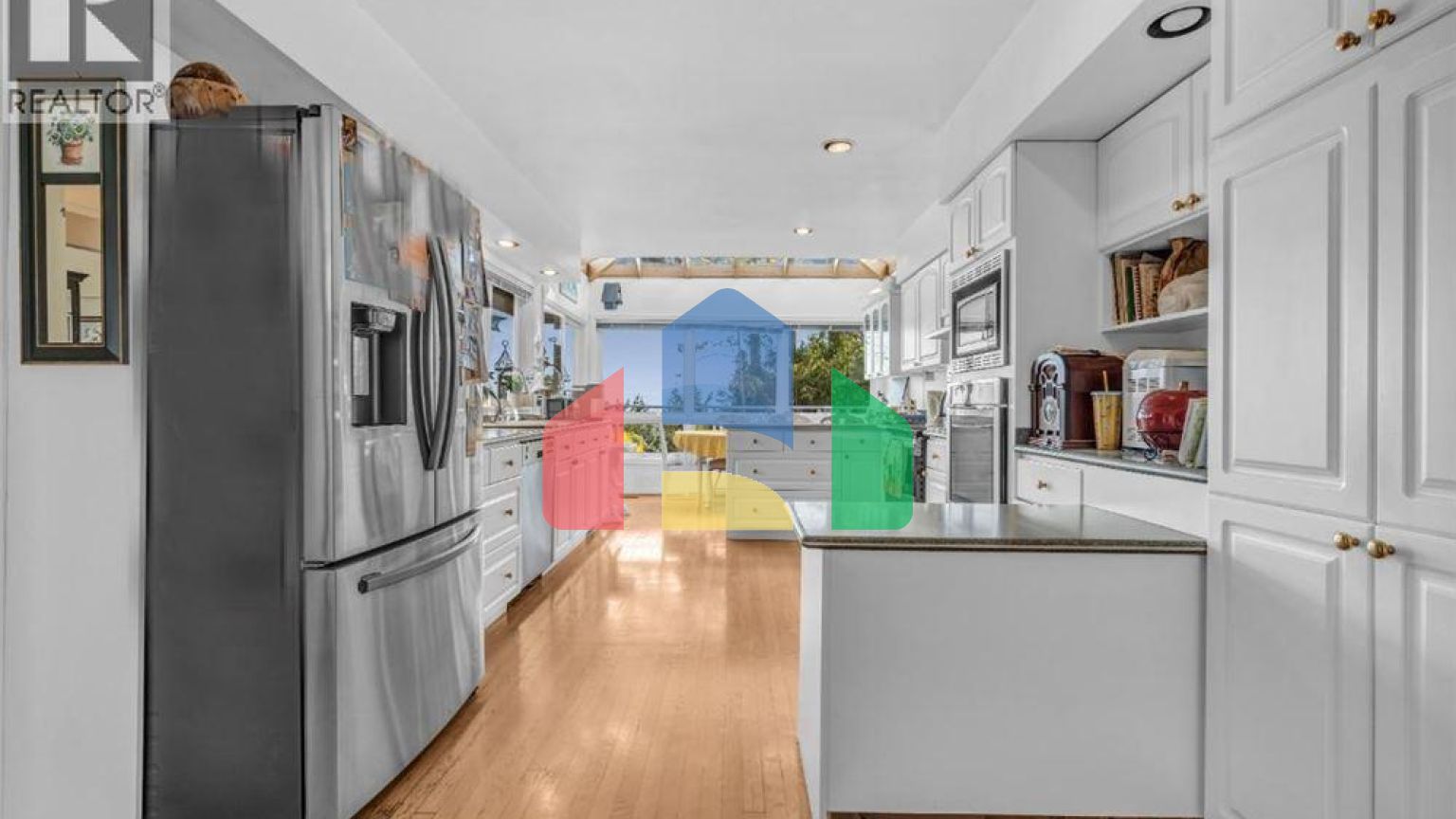 Residential - Single Family Home - West Vancouver, Canada - Canada