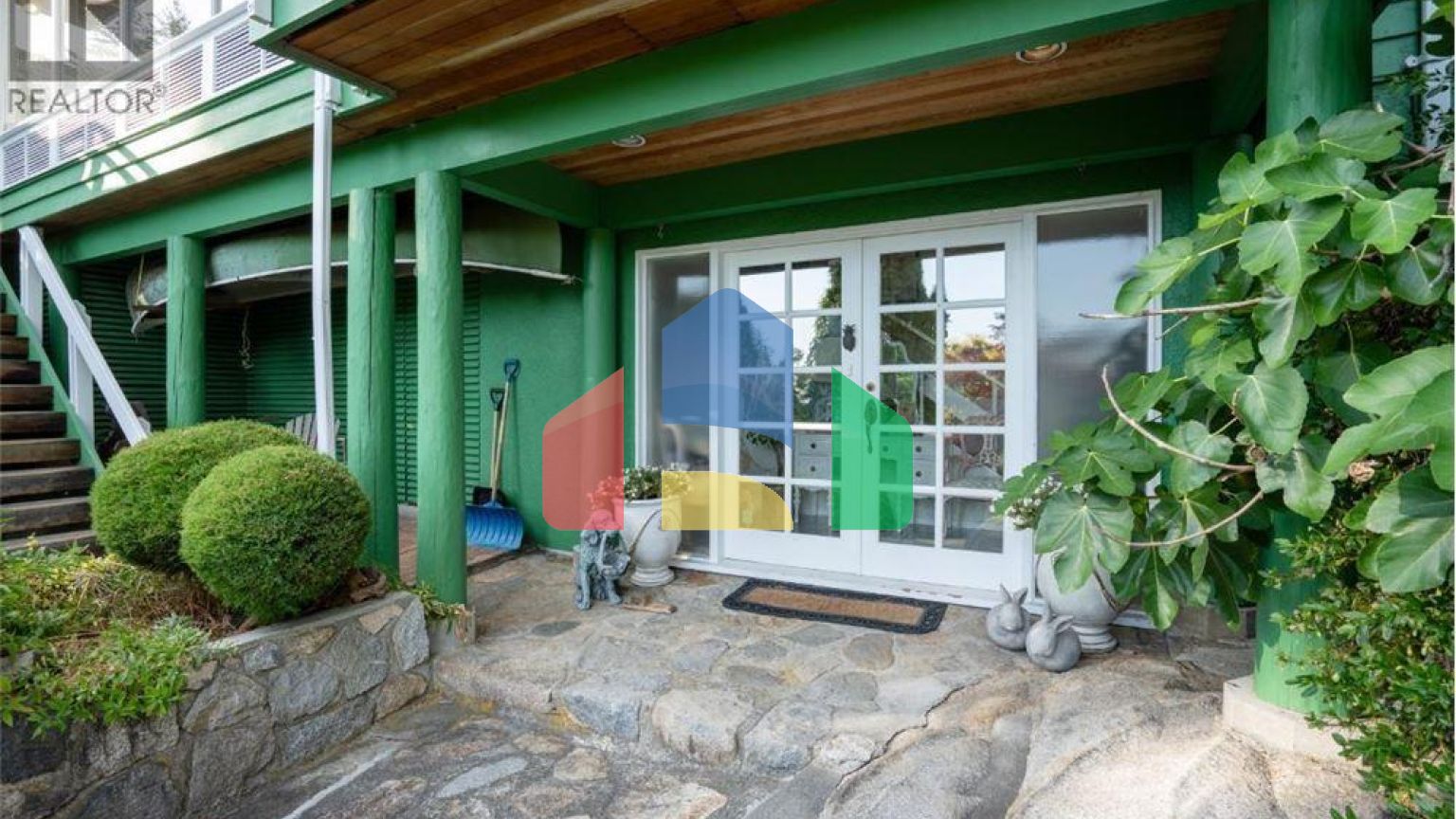 Residential - Single Family Home - West Vancouver, Canada - Canada